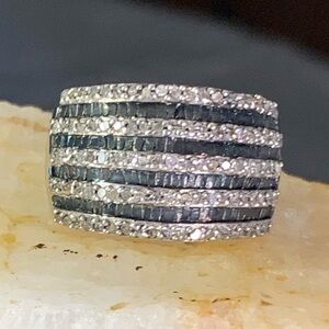 Pretty Vintage STS Sterling Silver 925 Natural White Diamond & Black Spaniel Rin